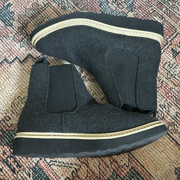 Universal Thread Cambria Chelsea Dark Gray Booties (7) - Picture 3 of 3